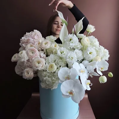 Luxury flowers a in box for Istanbul