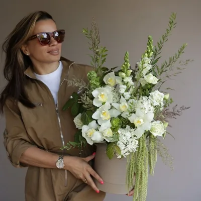 Flowers in a box delivery to Istanbul