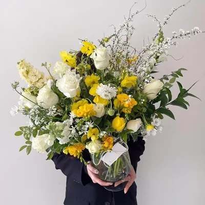 Send flowers in a vase to Istanbul